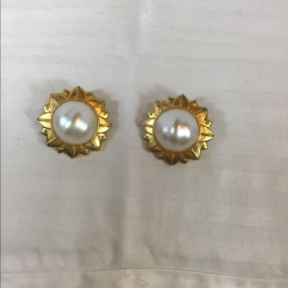 Woman’s earrings